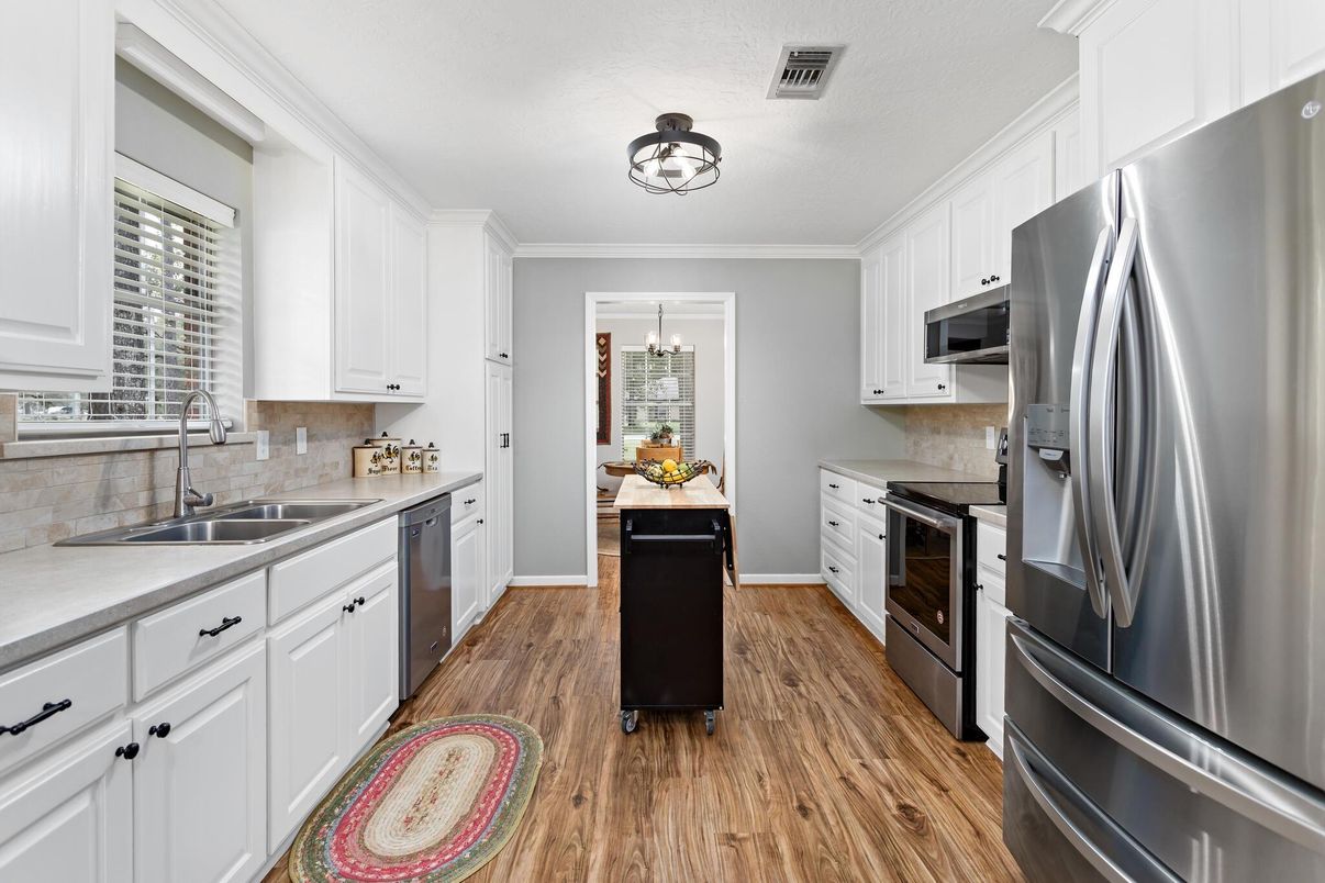 Dining room, Interior, Kitchen, Stainless Steel Appliances, Wood Texture Flooring