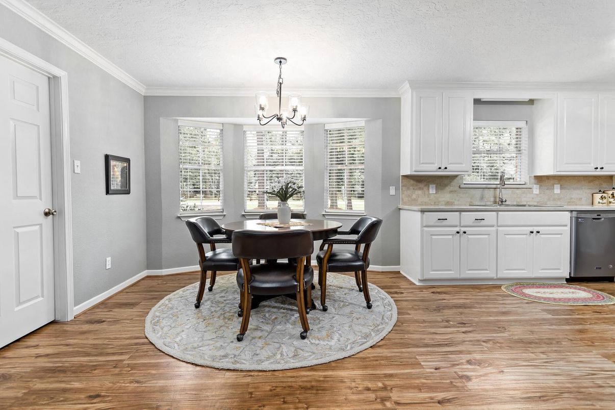 Chandelier, Dining room, Interior, Kitchen, Wood Texture Flooring