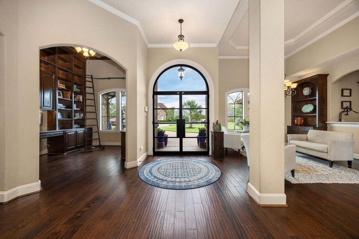 Interior, Pendant Lights, Wood Texture Flooring