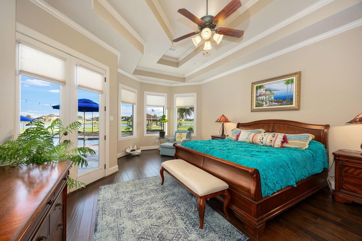 Bedroom, Interior, Water, Wood Texture Flooring