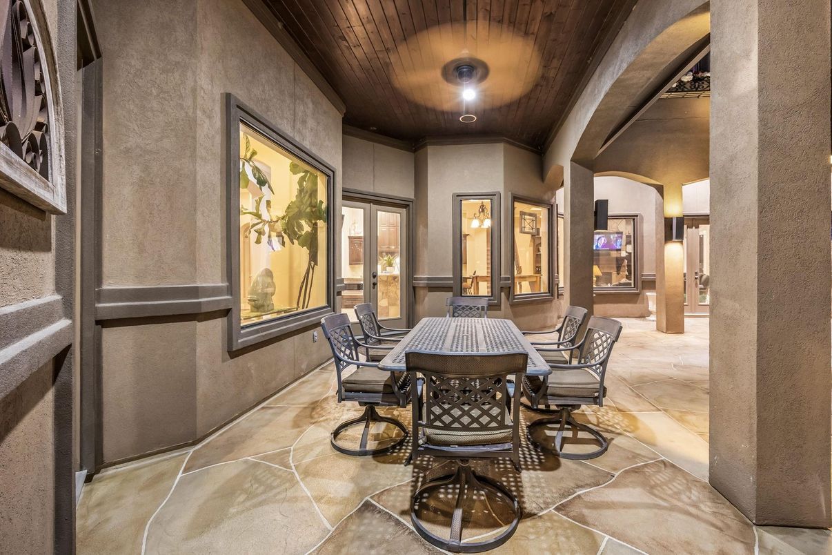 Dining room, Interior, Recessed Lighting