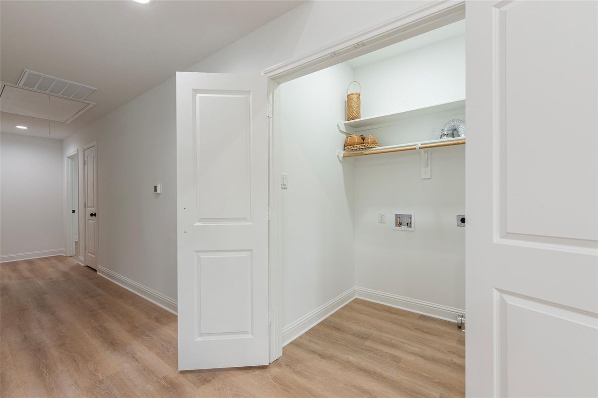 Interior, Recessed Lighting, Wood Texture Flooring