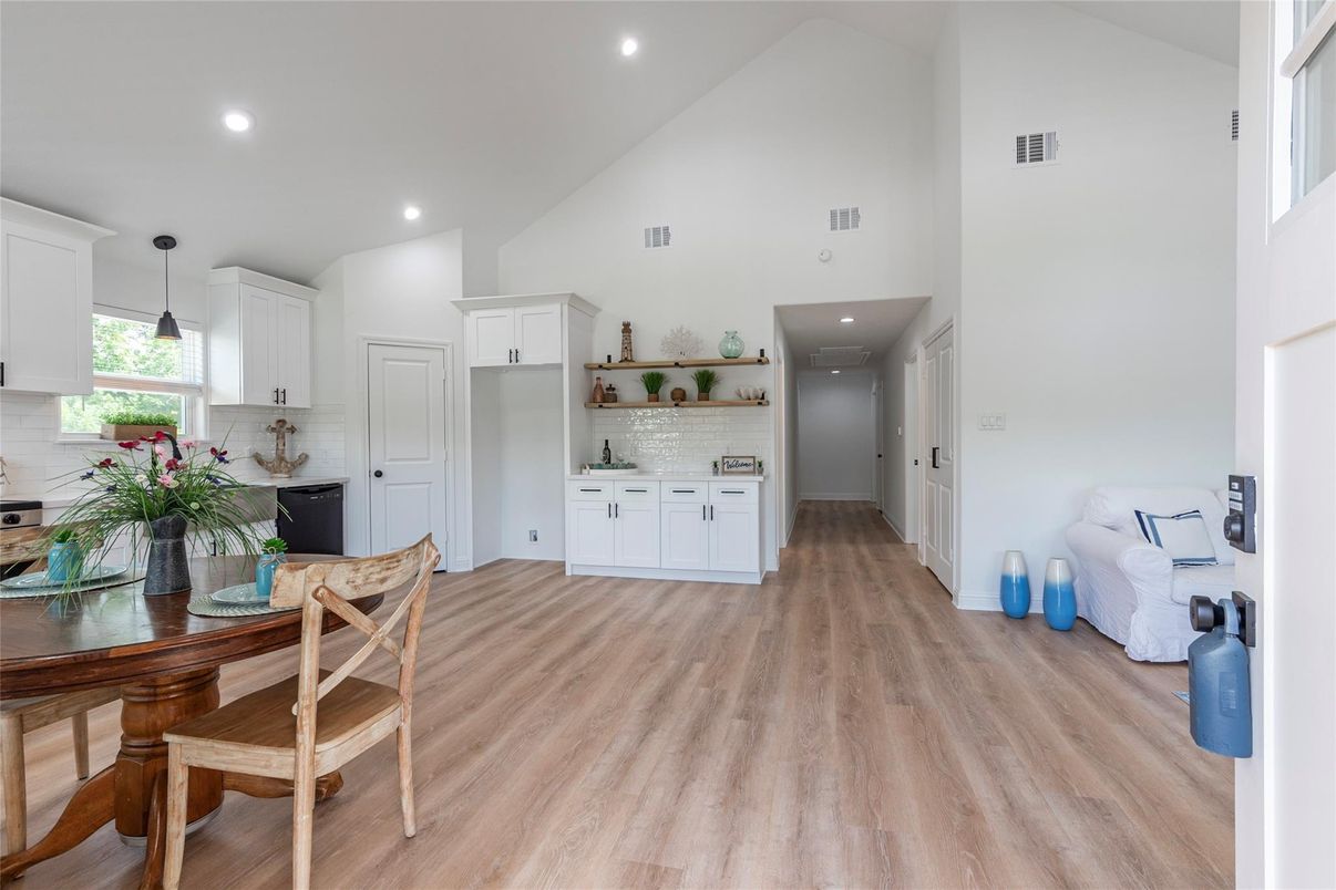Dining room, Interior, Kitchen, Pendant Lights, Recessed Lighting, Wood Texture Flooring