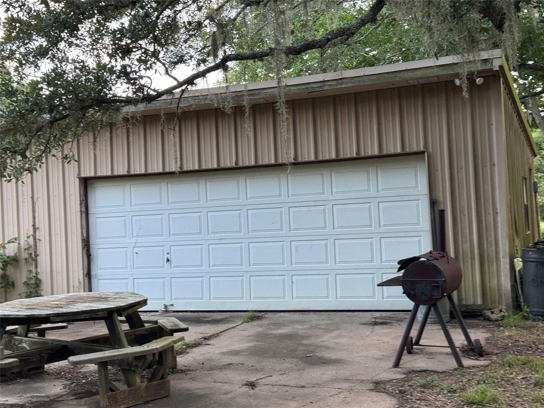 Detached Garage, Exterior