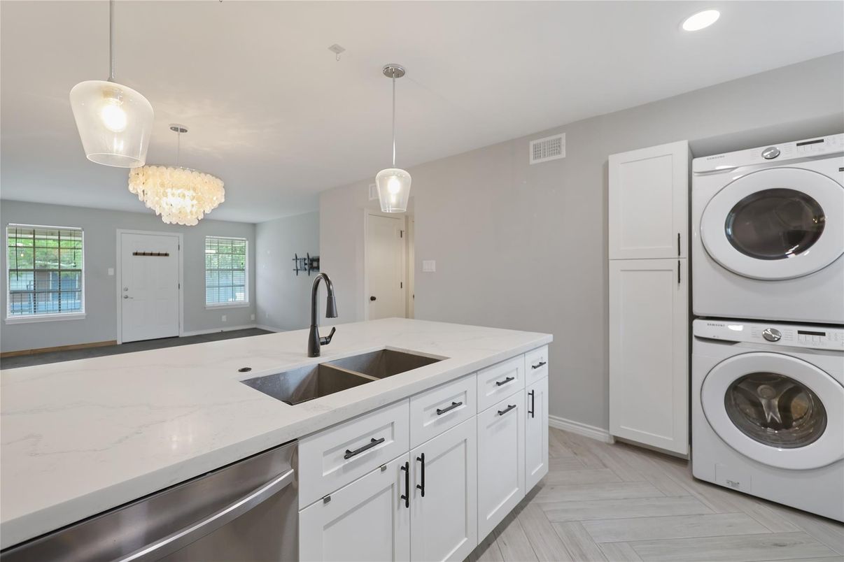 Chandelier, Interior, Kitchen, Pendant Lights, Recessed Lighting, Washer, Wood Texture Flooring