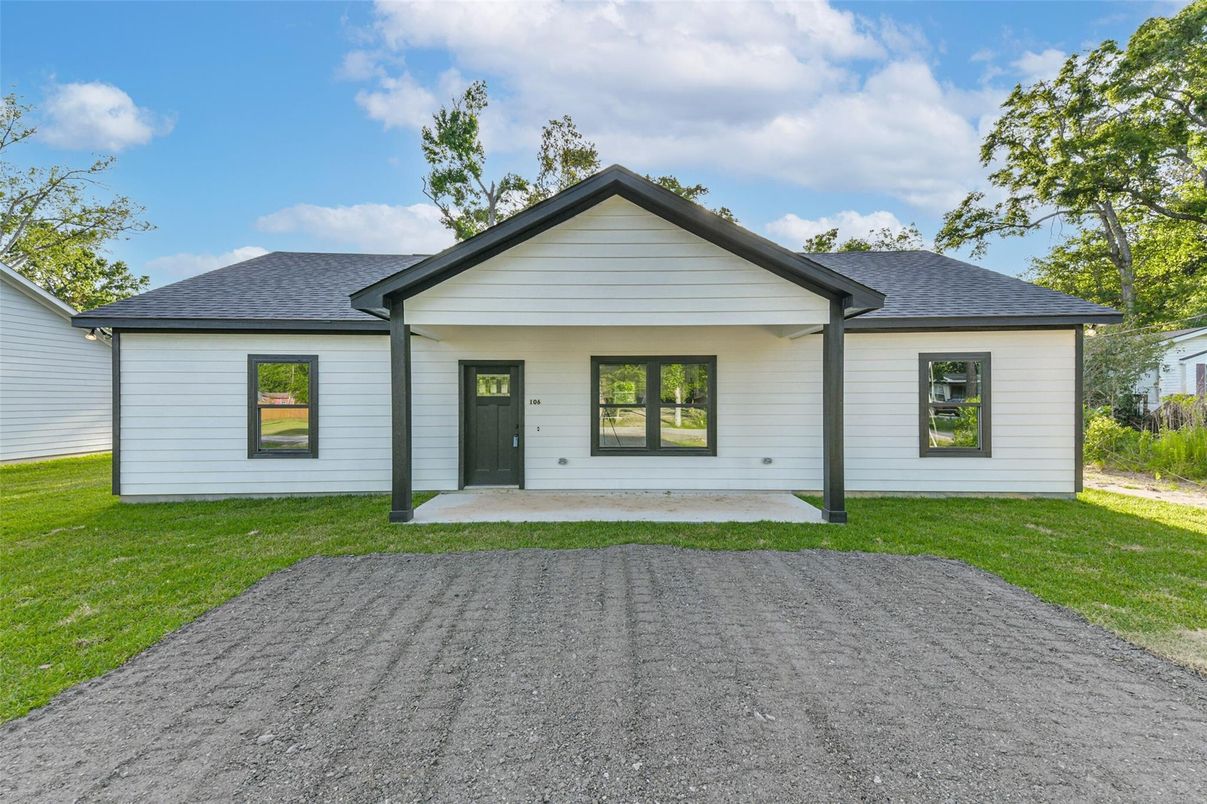 Backyard, Exterior, Facade, Ranch