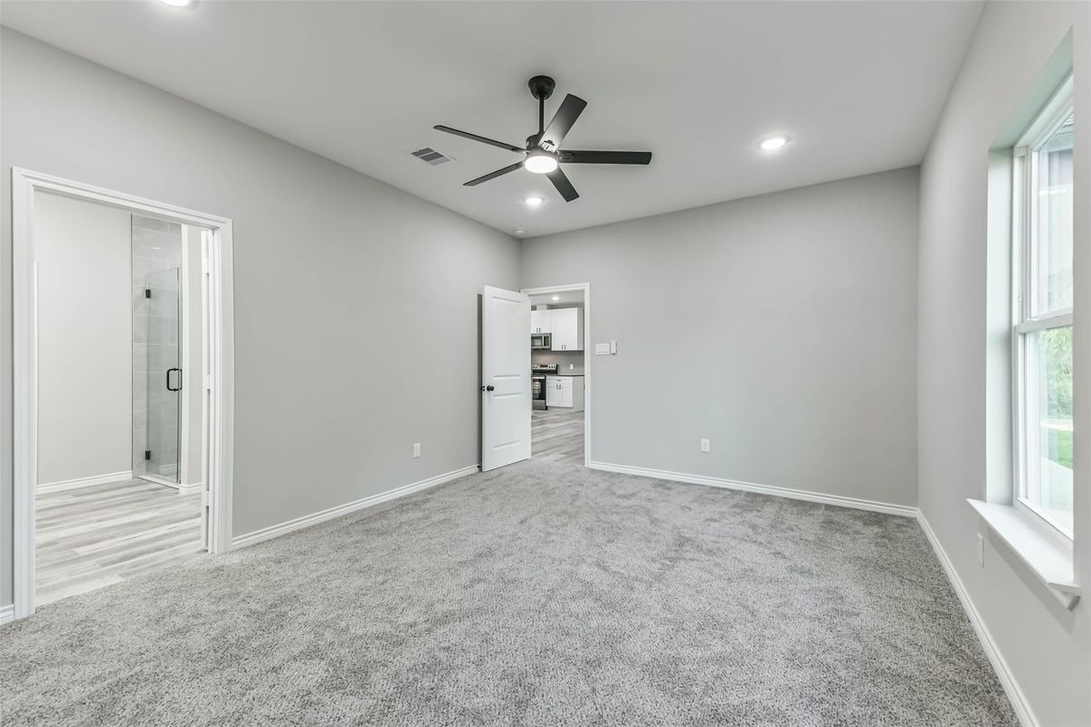 Bathroom, Empty room, Interior, Recessed Lighting