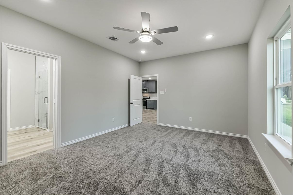 Bathroom, Empty room, Interior, Recessed Lighting