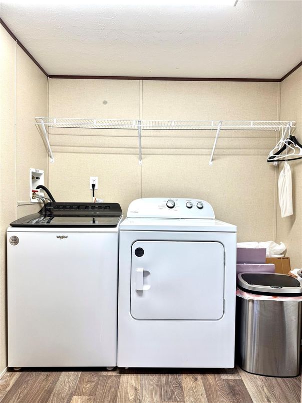 Interior, Washer, Wood Texture Flooring