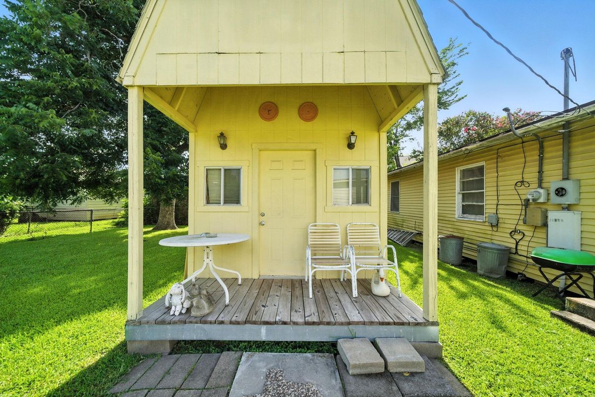 Backyard, Exterior