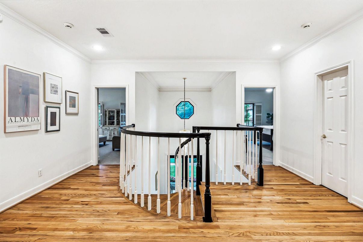 Interior, Pendant Lights, Recessed Lighting, Wood Texture Flooring