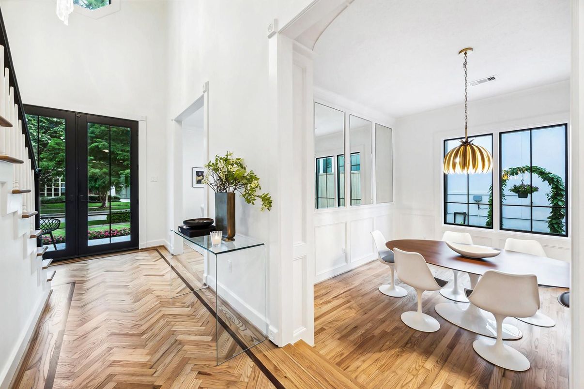 Dining room, Interior, Pendant Lights, Water, Wood Texture Flooring