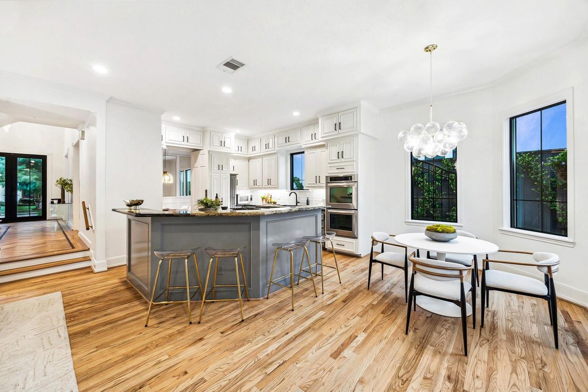 Dining room, Interior, Kitchen, Pendant Lights, Recessed Lighting, Stainless Steel Appliances, Wood Texture Flooring