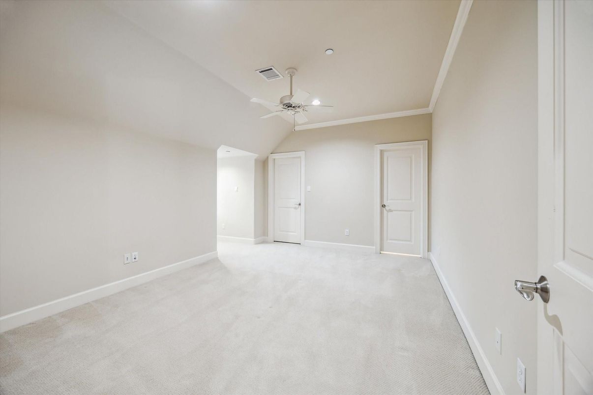 Empty room, Interior
