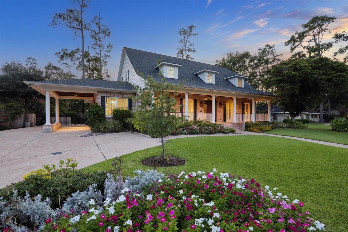 Backyard, Exterior, Facade, Brick Facade, Cape Cod