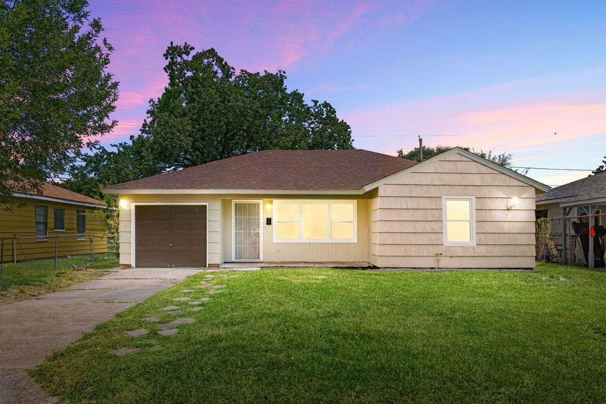 Attached, Backyard, Exterior, Facade, Ranch
