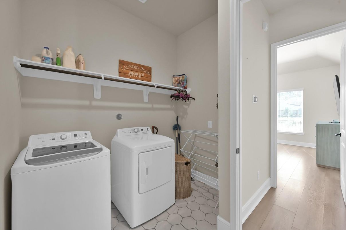 Interior, Washer, Wood Texture Flooring
