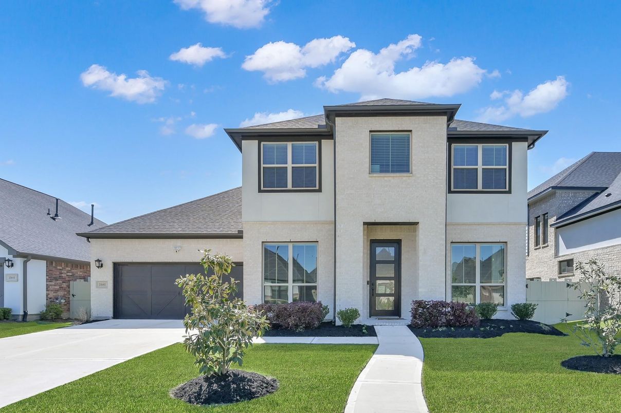 Attached, Exterior, Facade, French Provincial