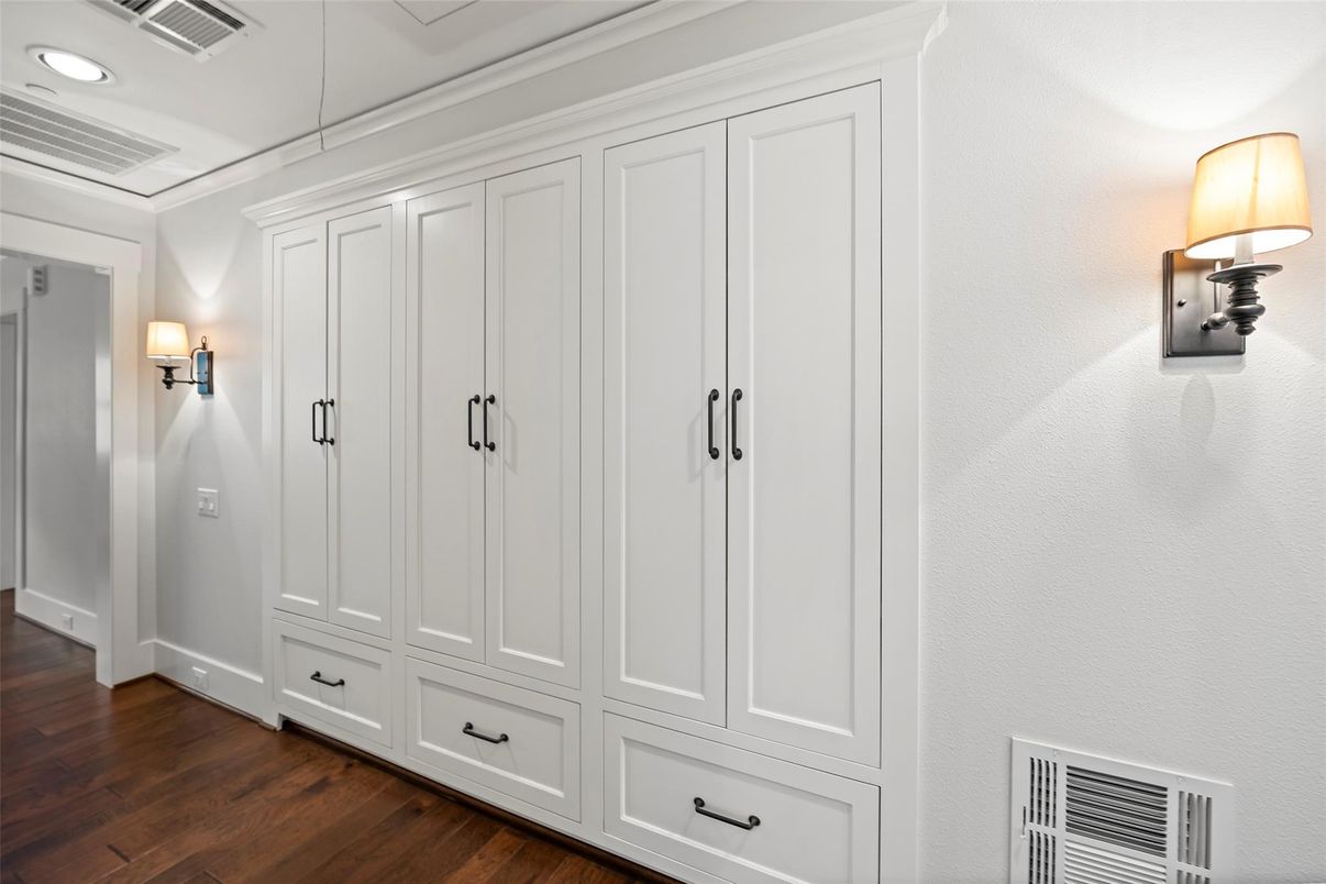 Interior, Recessed Lighting, Wood Texture Flooring