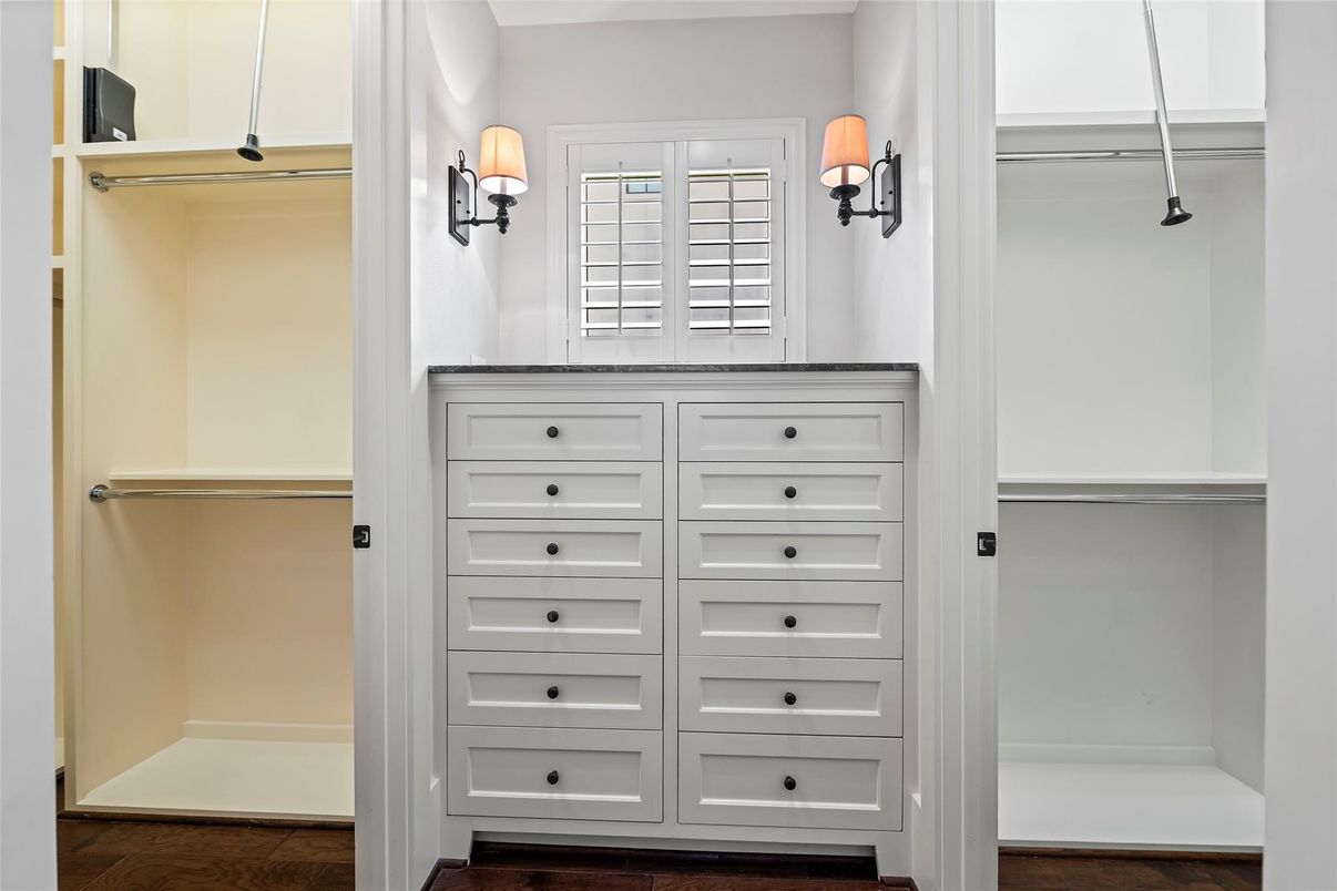 Interior, Walk-in Closets, Wood Texture Flooring