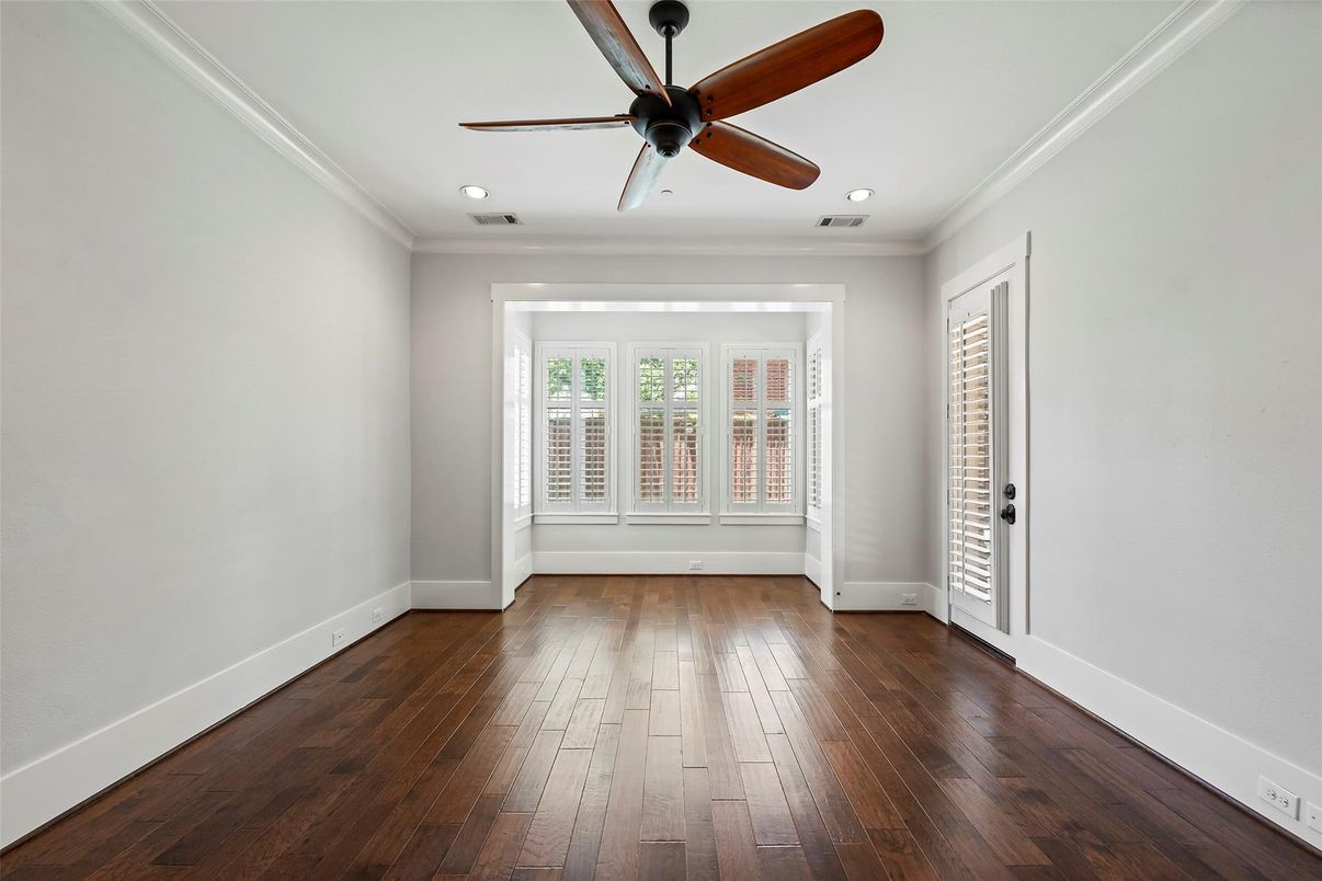 Empty room, Interior, Recessed Lighting, Wood Texture Flooring