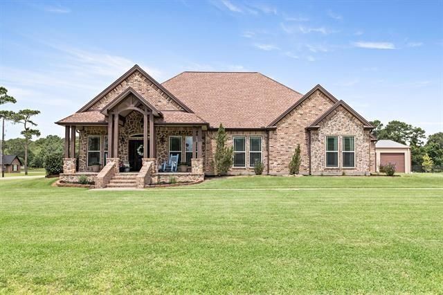 Backyard, Exterior, Facade, Brick Facade, Brick Traditional