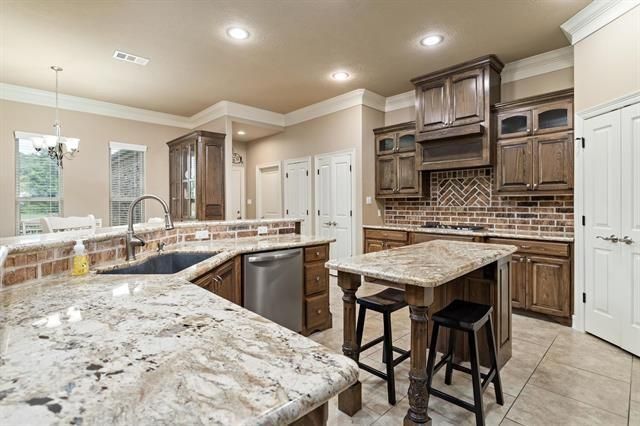 Chandelier, Interior, Kitchen, Recessed Lighting, Stainless Steel Appliances