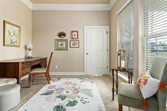 Home Office, Interior