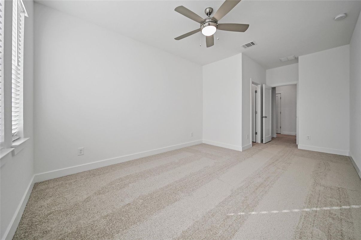 Empty room, Interior