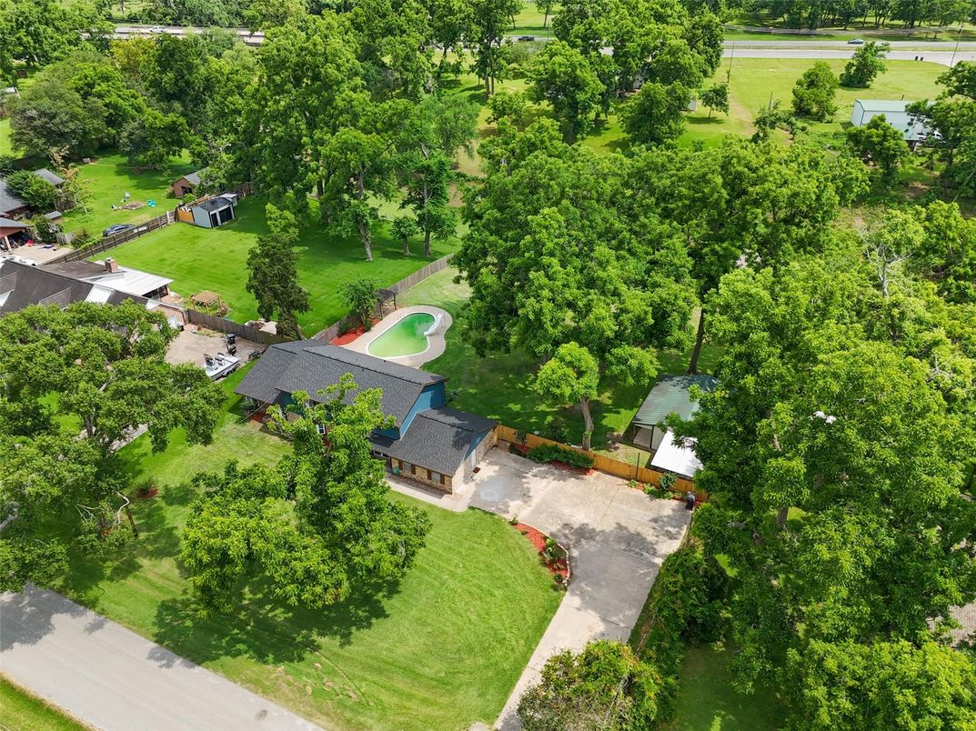 Exterior, Drone