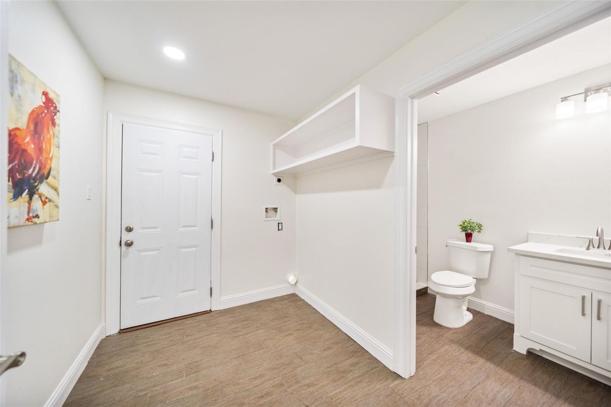 Bathroom, Interior, Recessed Lighting, Wood Texture Flooring