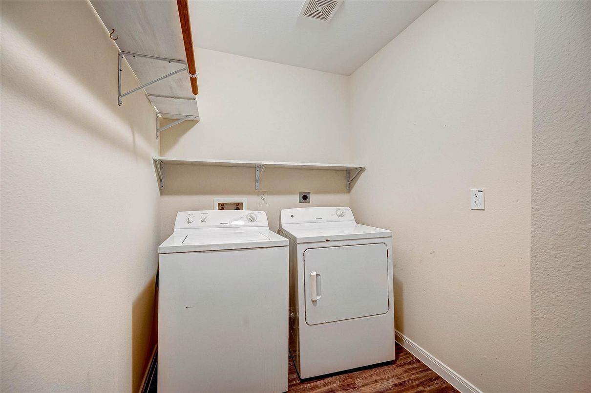 Interior, Utility Closets, Washer, Wood Texture Flooring