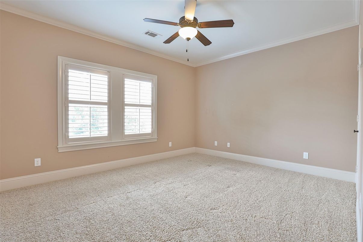 Empty room, Interior