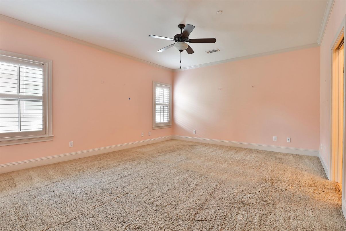Empty room, Interior
