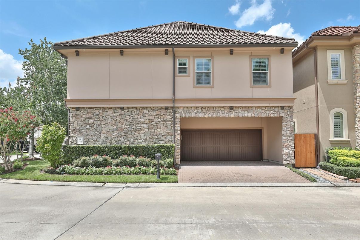 Attached, Exterior, Facade, Mediterranean