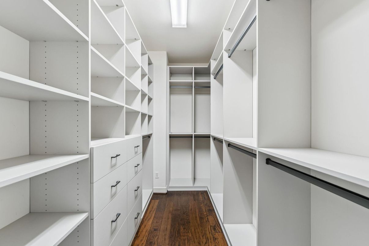 Interior, Walk-in Closets, Wood Texture Flooring