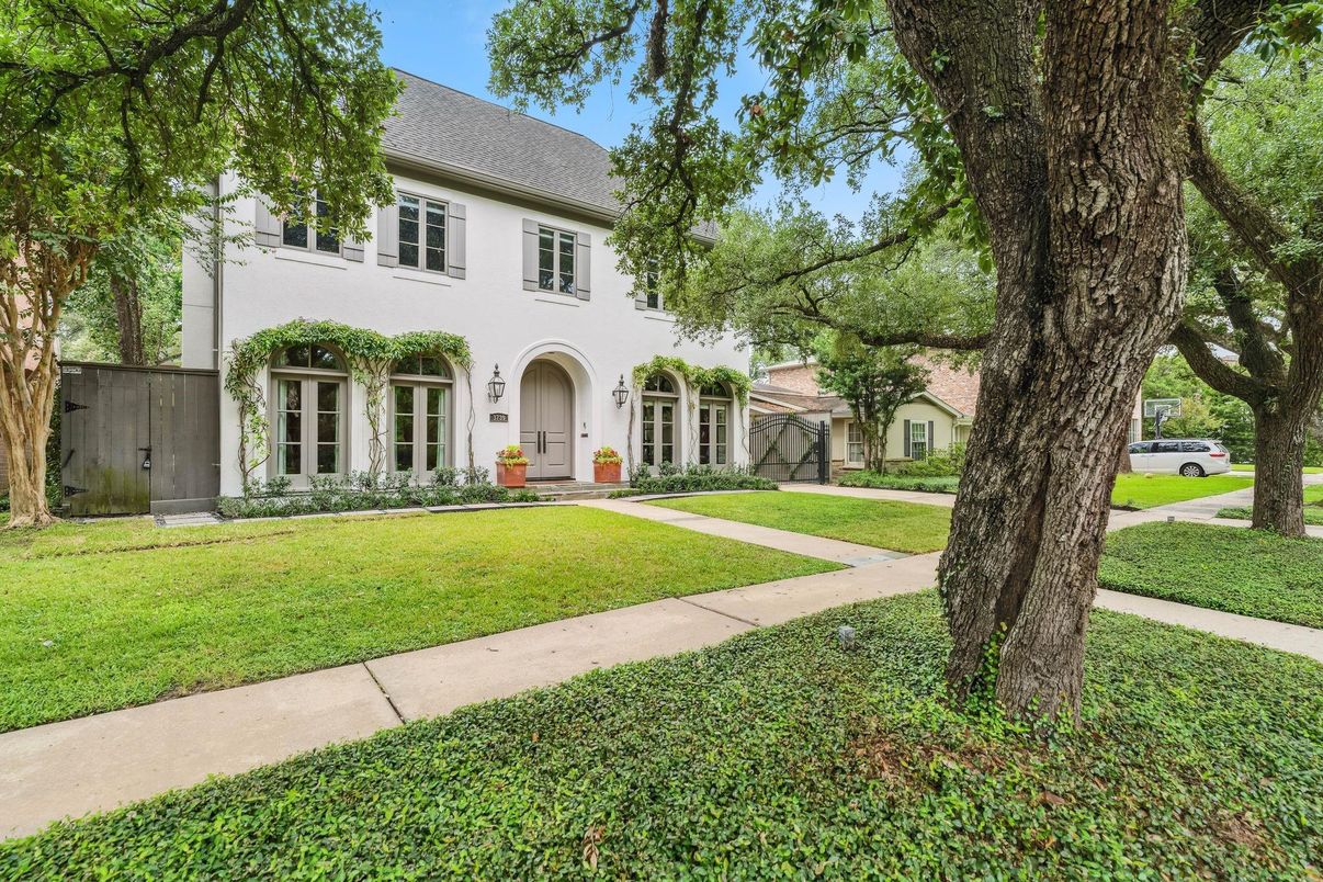Backyard, Exterior, Facade, French Provincial