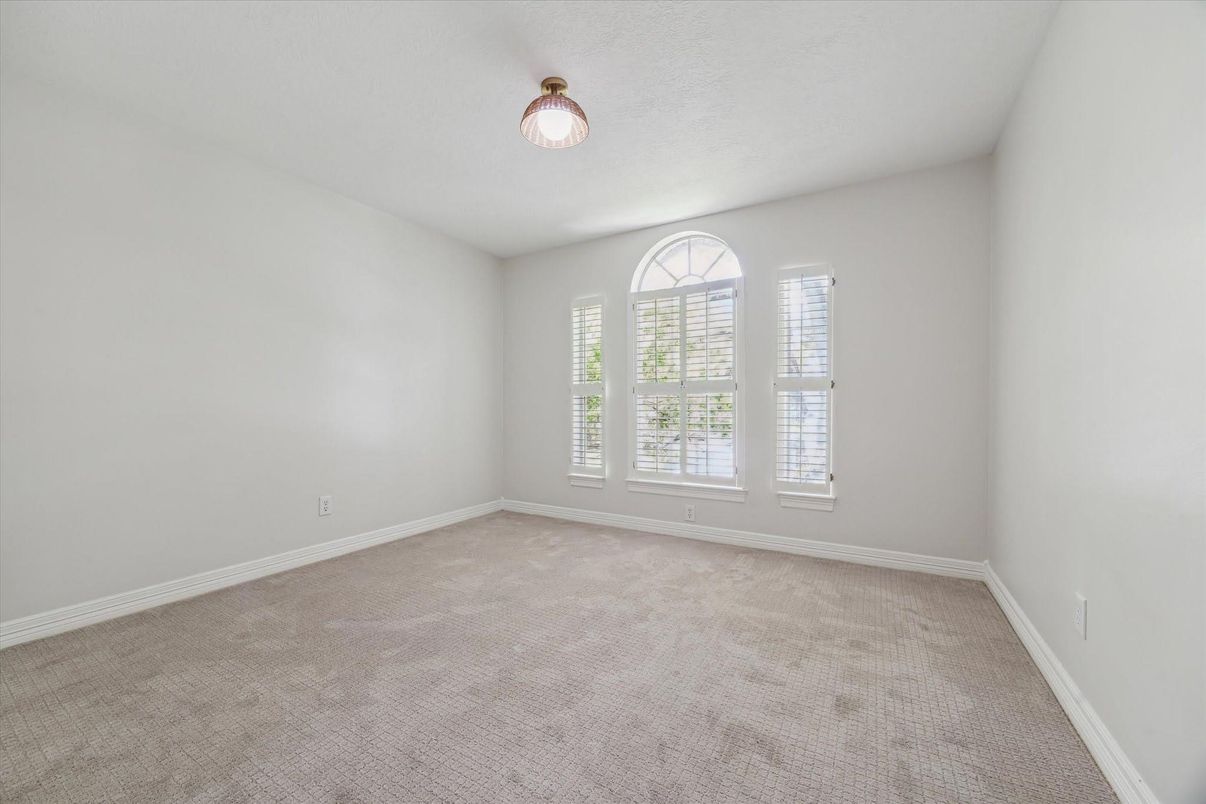 Empty room, Interior