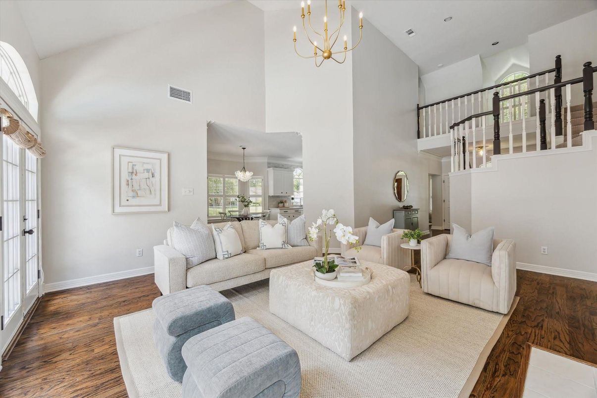 Chandelier, Dining room, Interior, Living room, Pendant Lights, Recessed Lighting, Wood Texture Flooring