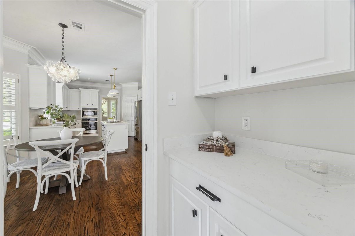 Chandelier, Dining room, Interior, Kitchen, Pendant Lights, Wood Texture Flooring