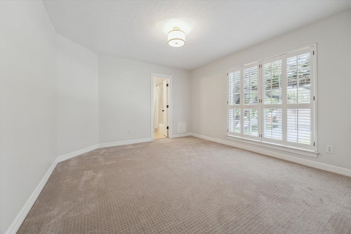 Empty room, Interior