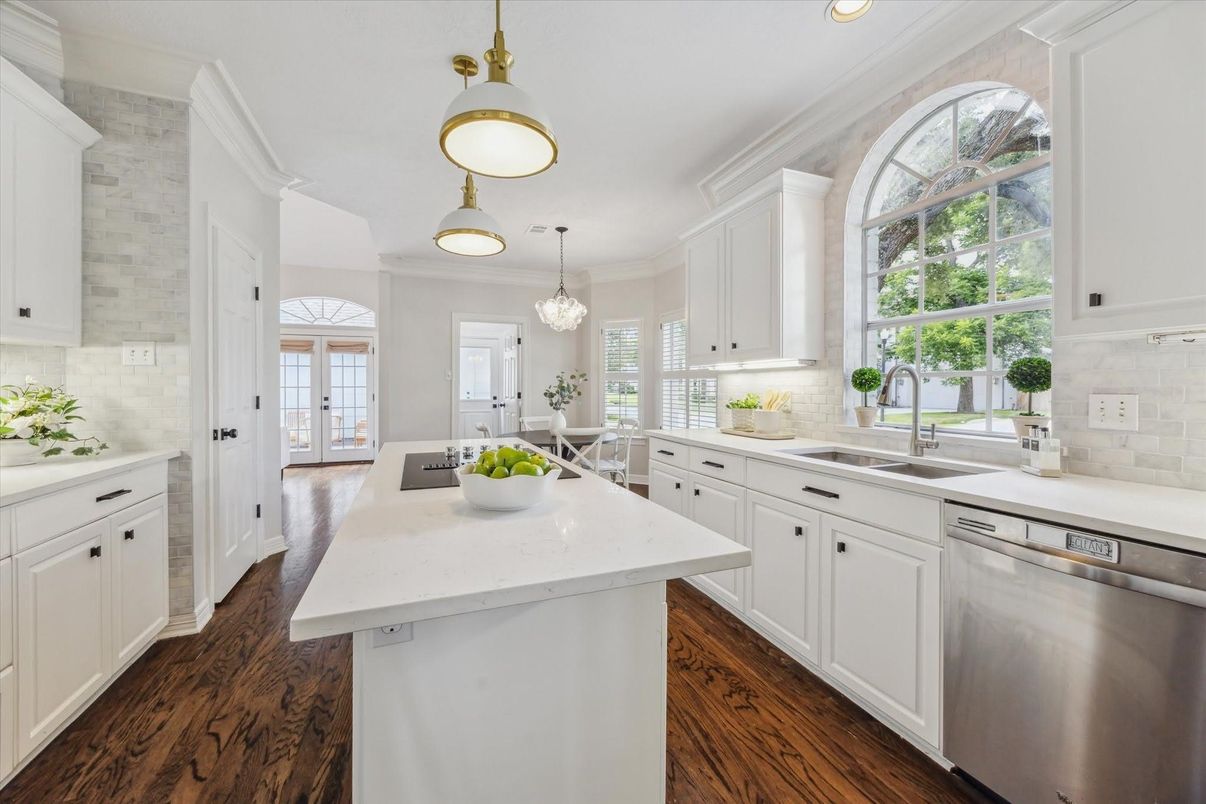 Interior, Kitchen, Pendant Lights, Recessed Lighting, Wood Texture Flooring