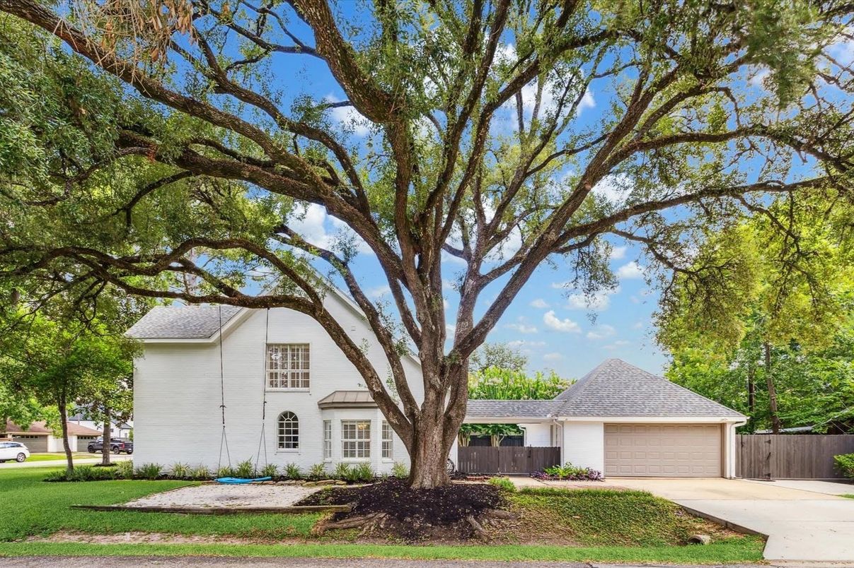 Attached, Backyard, Exterior, Facade, French Provincial