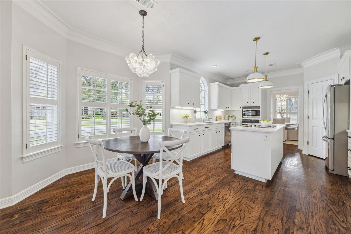 Chandelier, Dining room, Interior, Kitchen, Pendant Lights, Recessed Lighting, Stainless Steel Appliances, Wood Texture Flooring