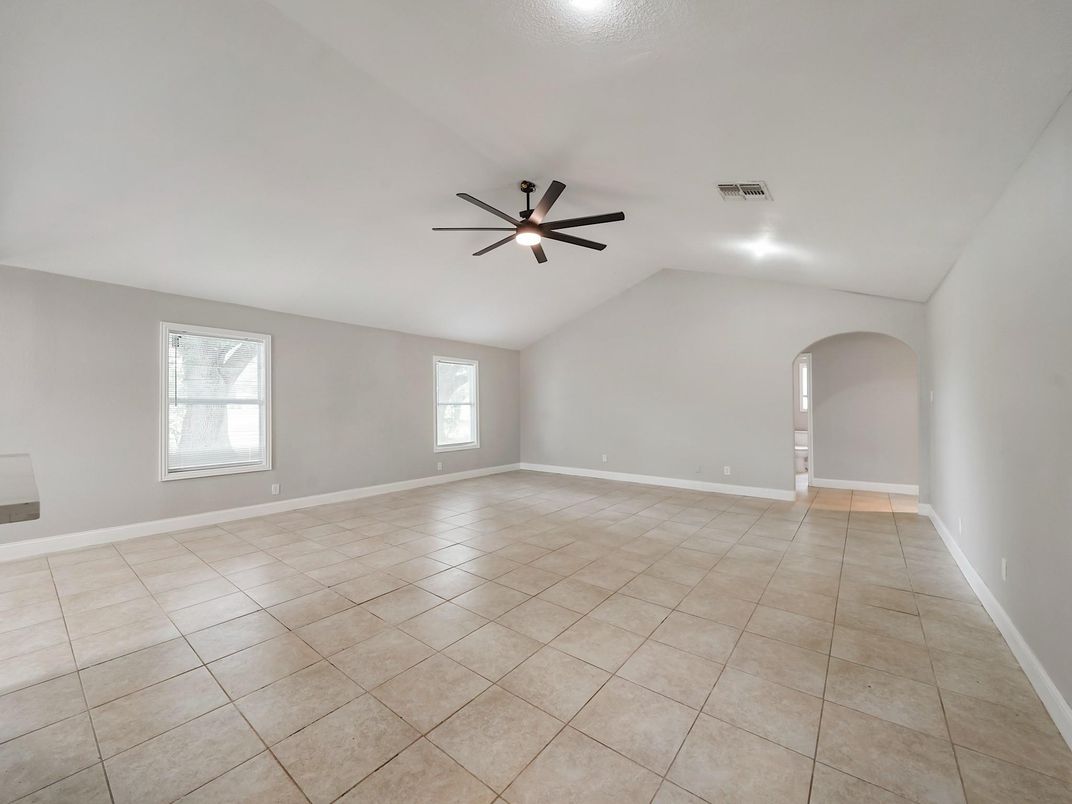 Empty room, Interior, Recessed Lighting