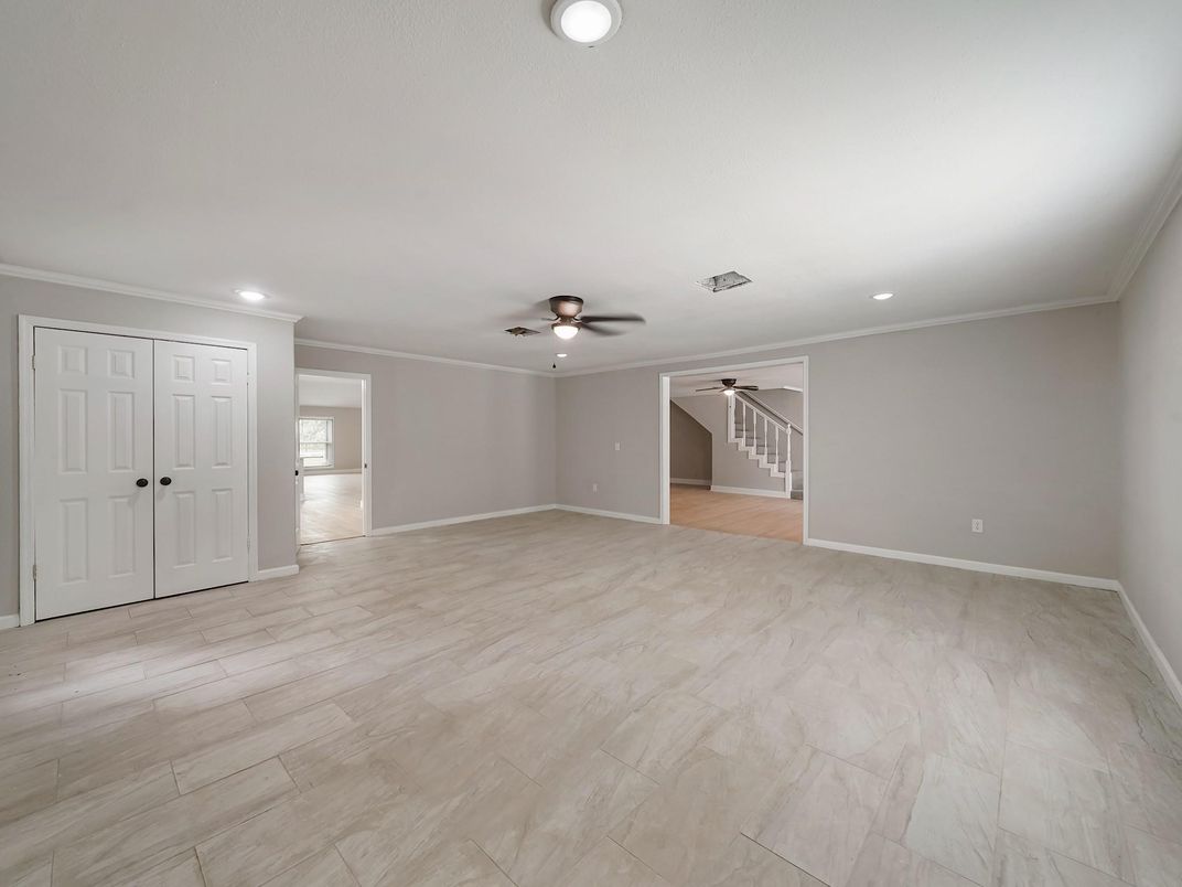 Empty room, Interior, Recessed Lighting