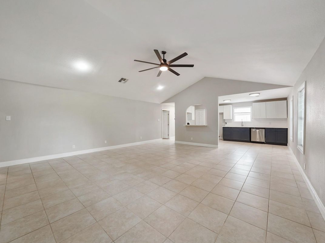 Empty room, Interior, Recessed Lighting