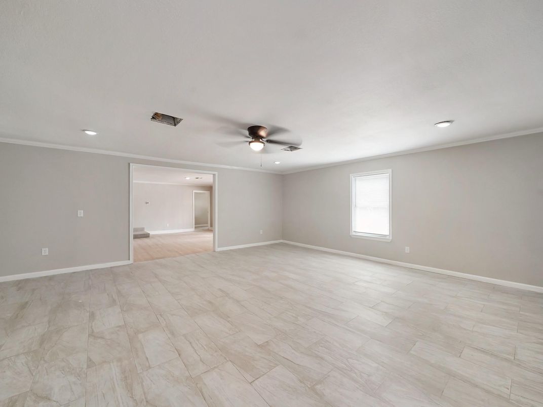 Empty room, Interior, Recessed Lighting