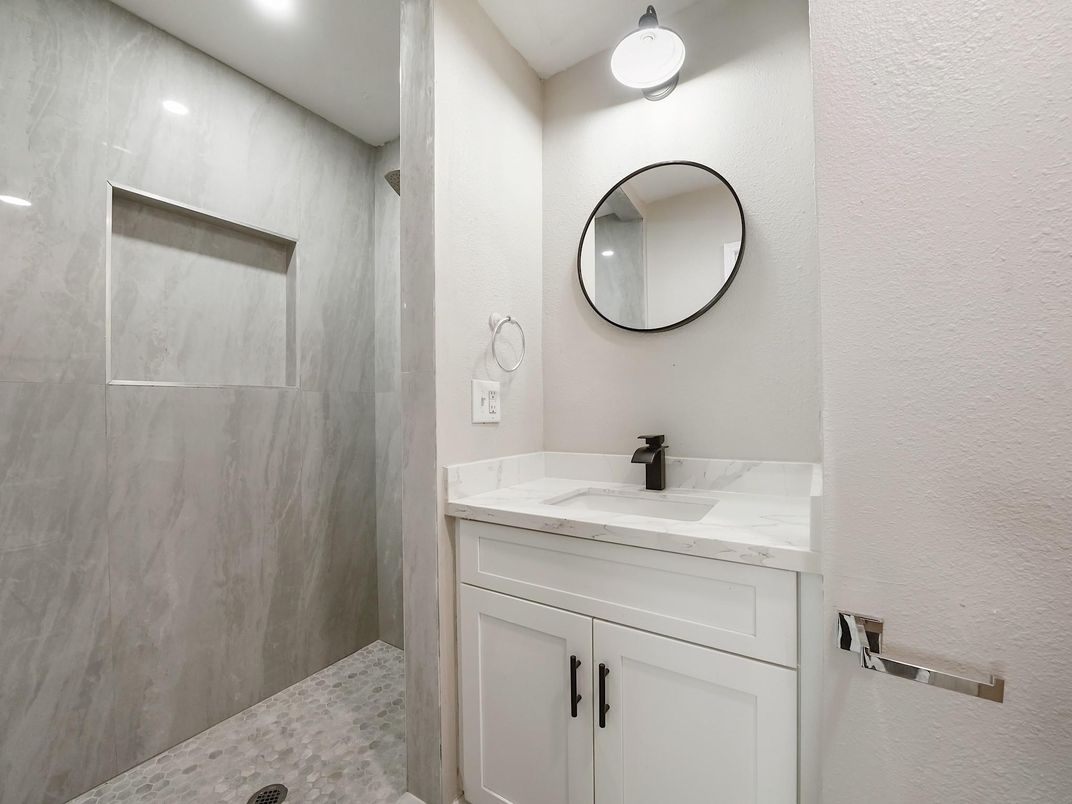 Bathroom, Interior, Recessed Lighting