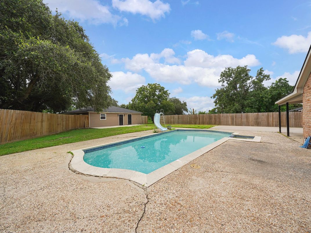 Exterior, Pool